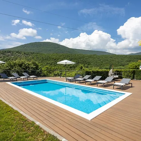 Nada Apartment Sinj